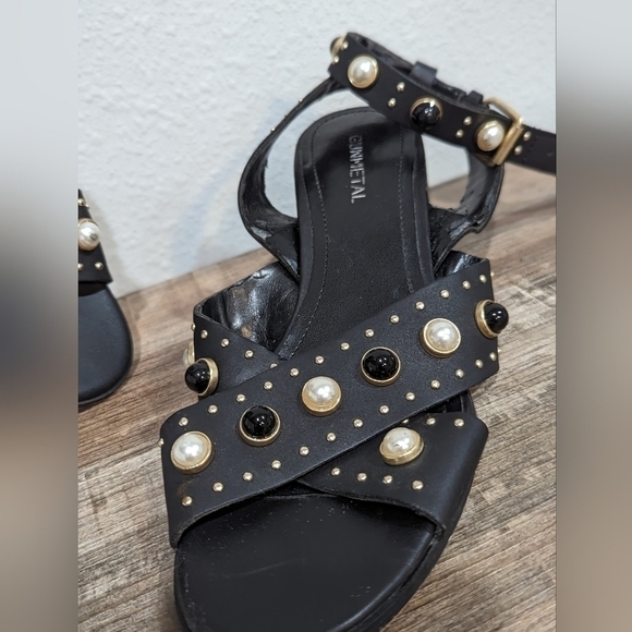Gunmetal grommet and faux pearl black strappy sandals Sz 7.5 - Picture 7 of 9